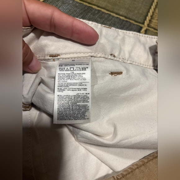 Old Navy Men's Tan Flat Front Shorts - Picture 4 of 5